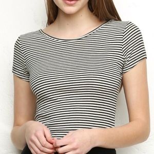 🌺Brandy Melville Crop Top